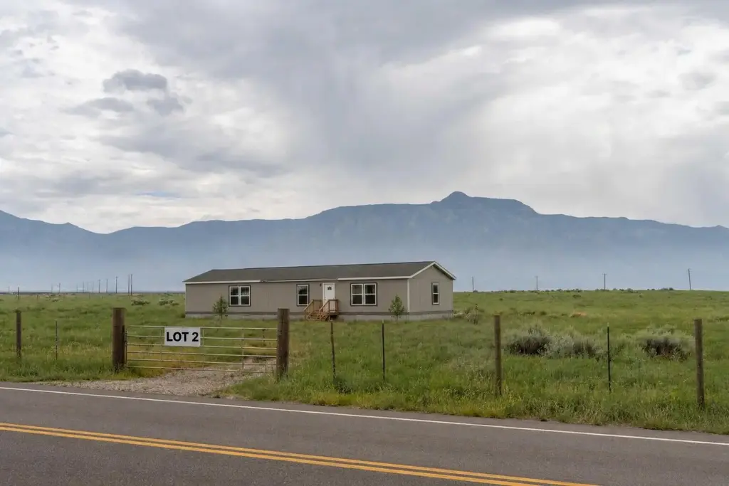 Meadowlake Road, Los Lunas