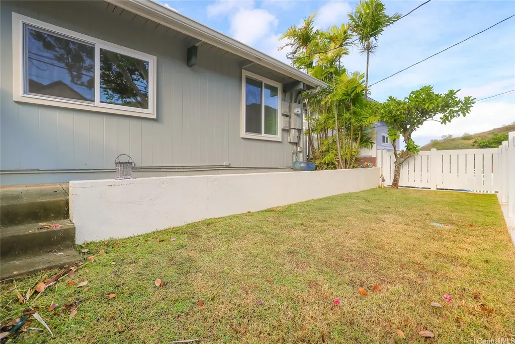 1277 Kuuna Street # B, Kailua