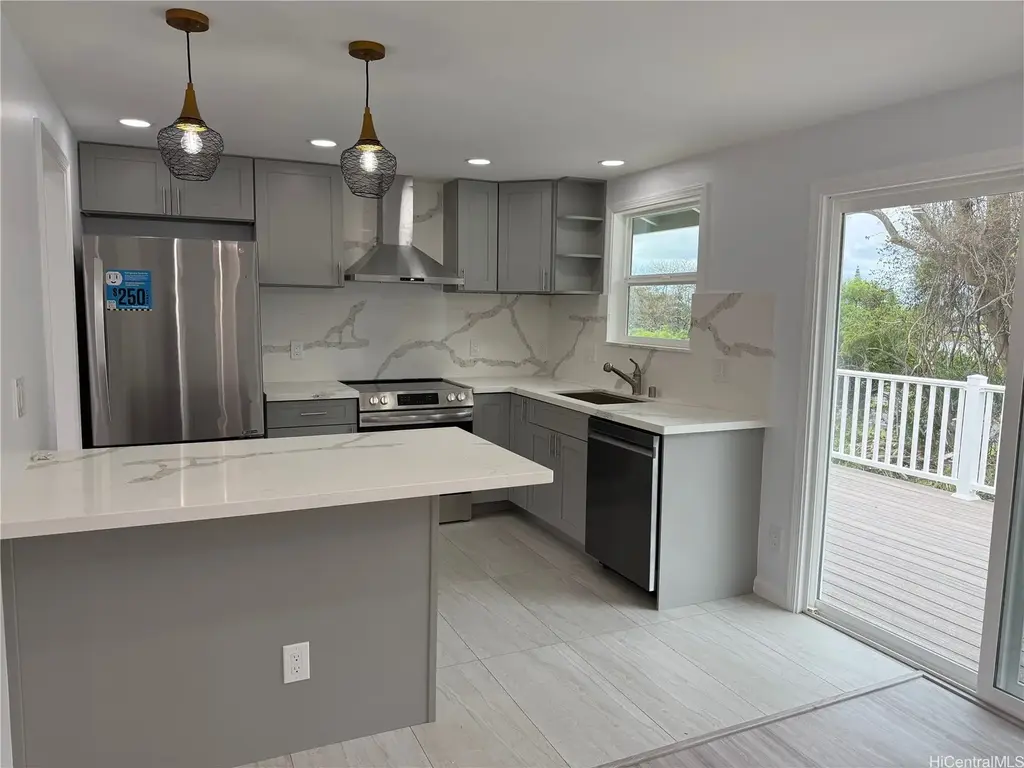 94-123 Puanane Loop, Mililani