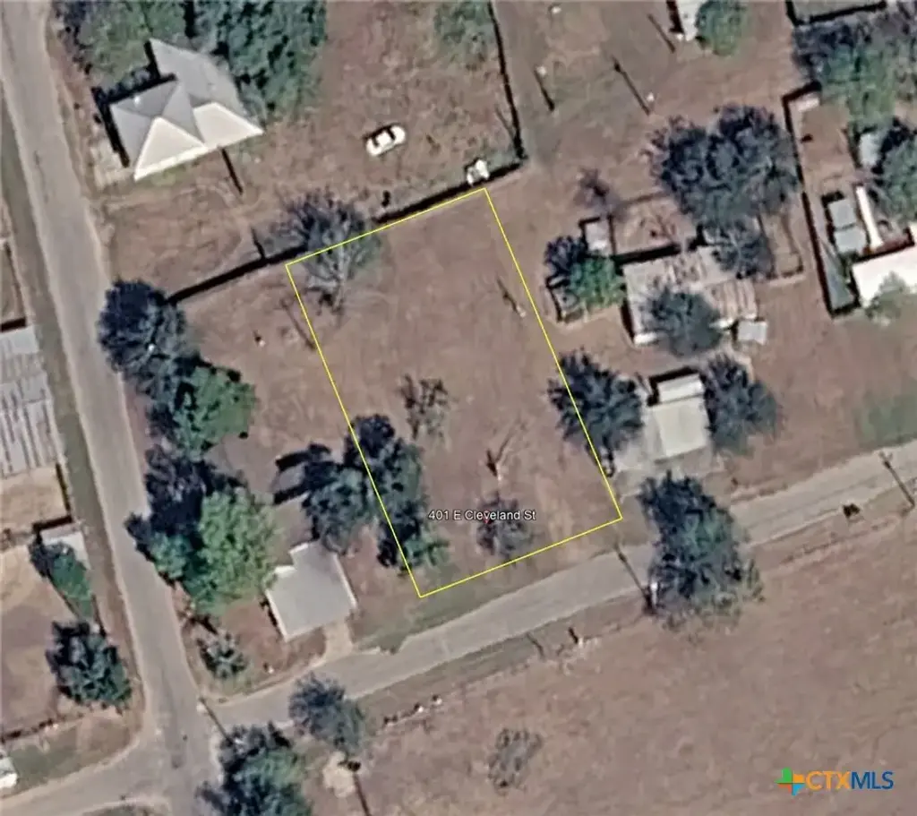 401 E Cleveland Street, Cuero