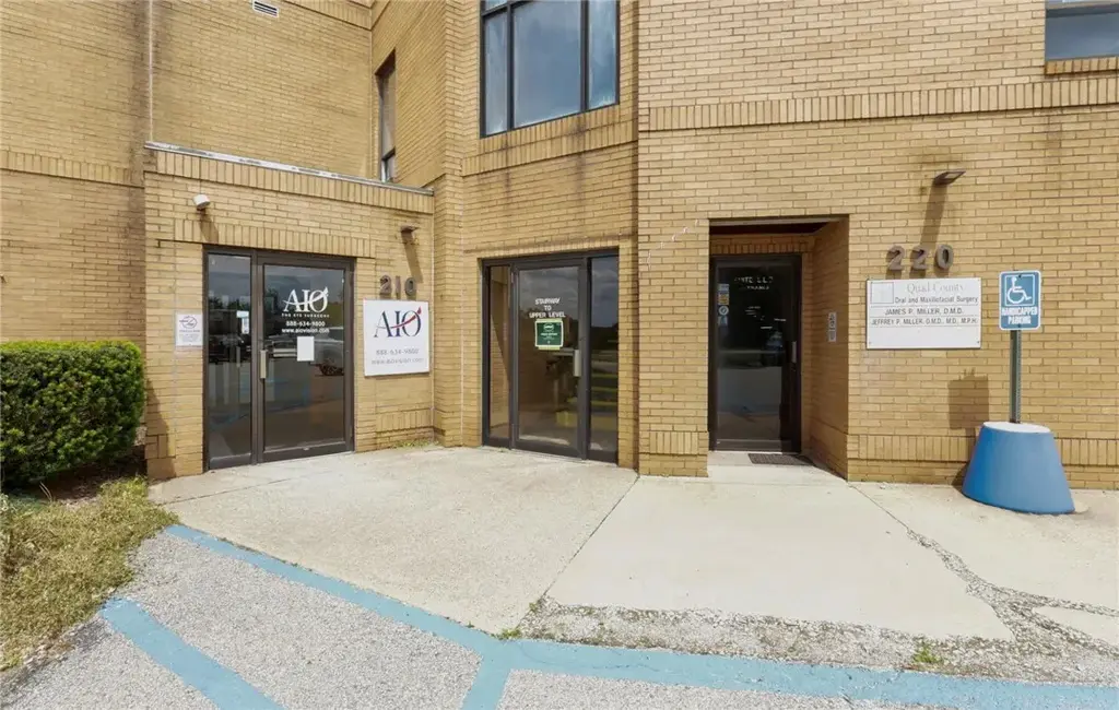 200 Medical Arts Bldg, East Franklin