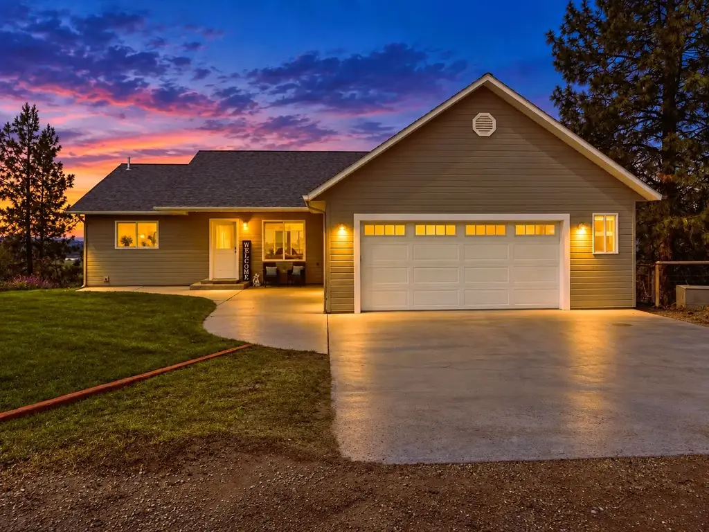 1095 Iron Cap Drive, Stevensville