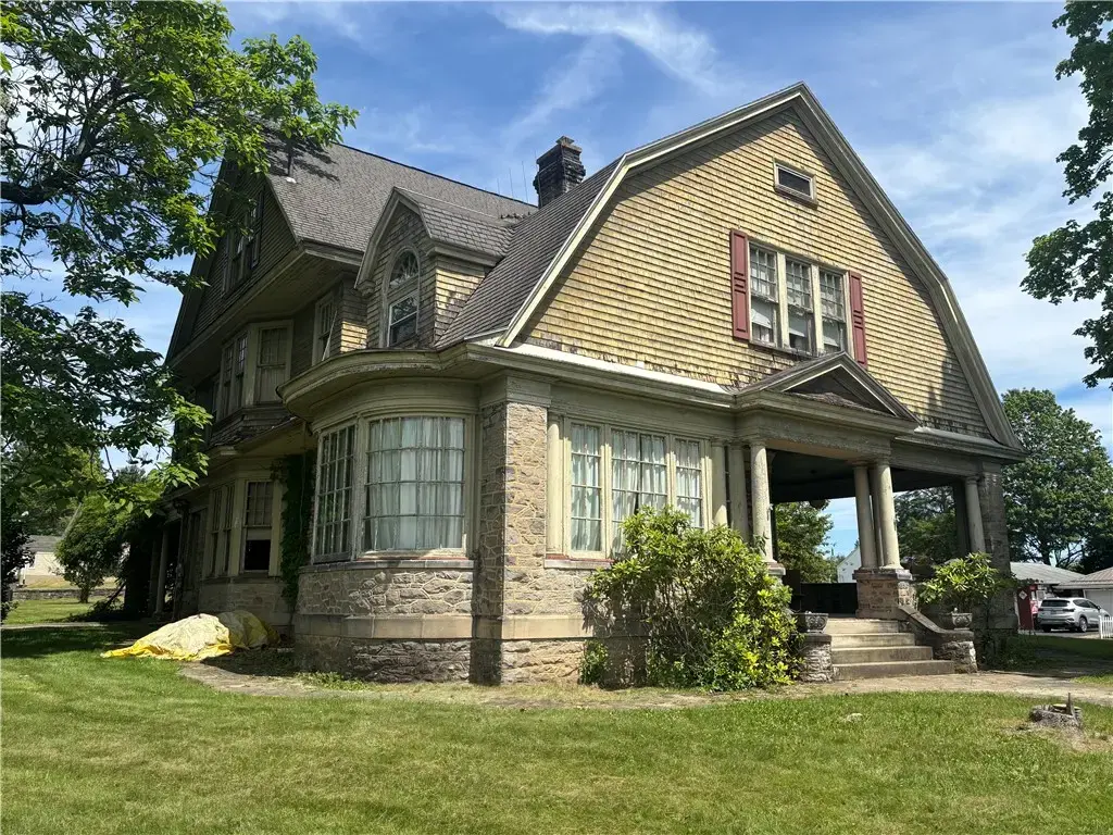 1126 High Street , Luzerne