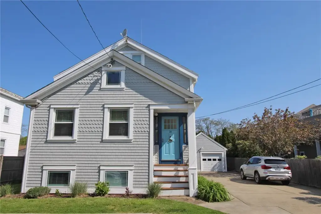 28 W Narragansett Ave, Newport