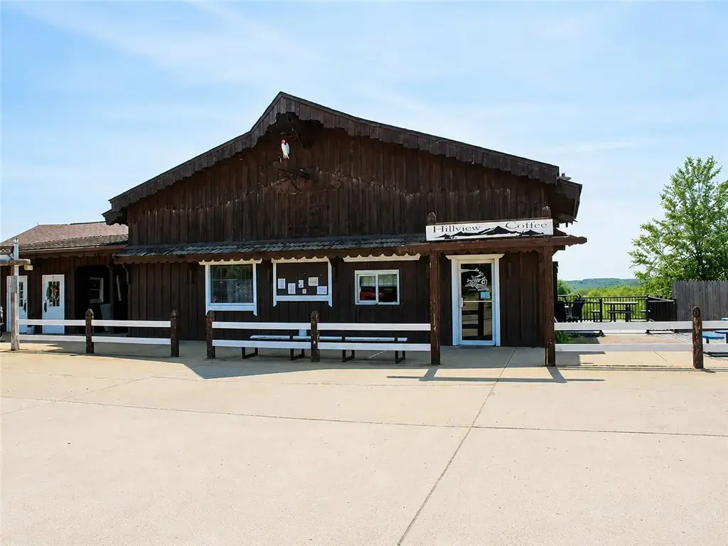 1602 Perry Highway, Muddy Creek