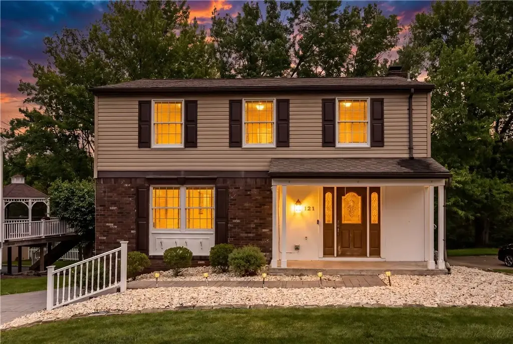 121 Penncrest Drive, White Oak