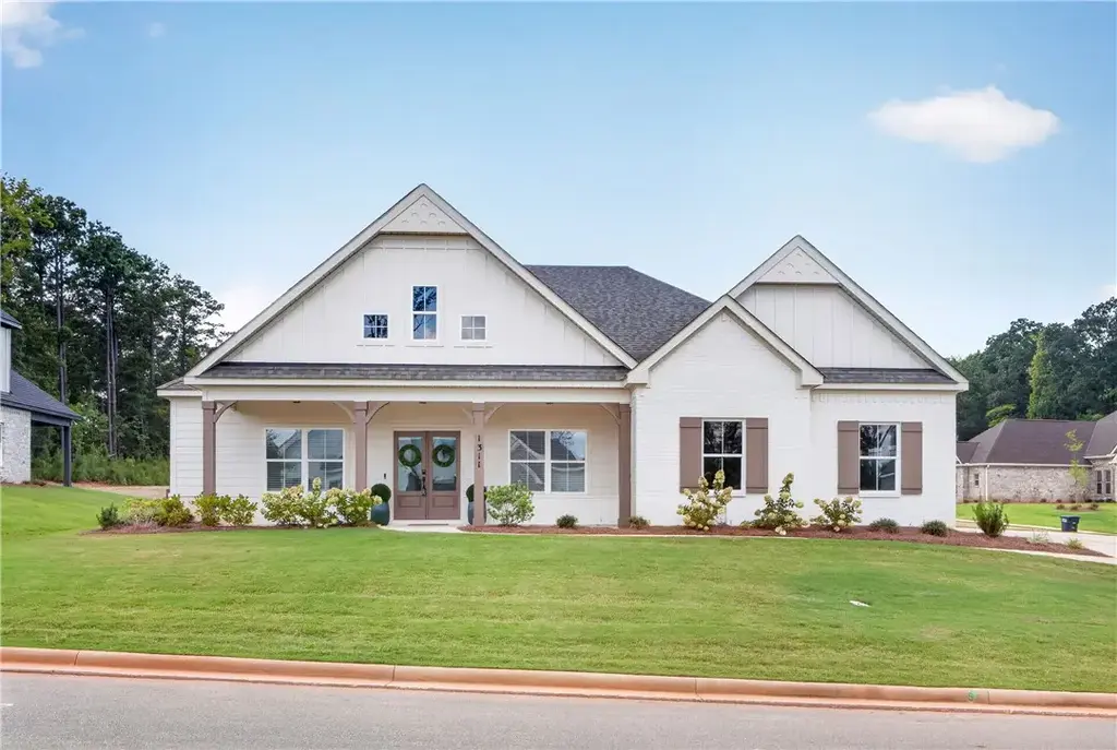 1311 Hidden Lakes Dr, Opelika