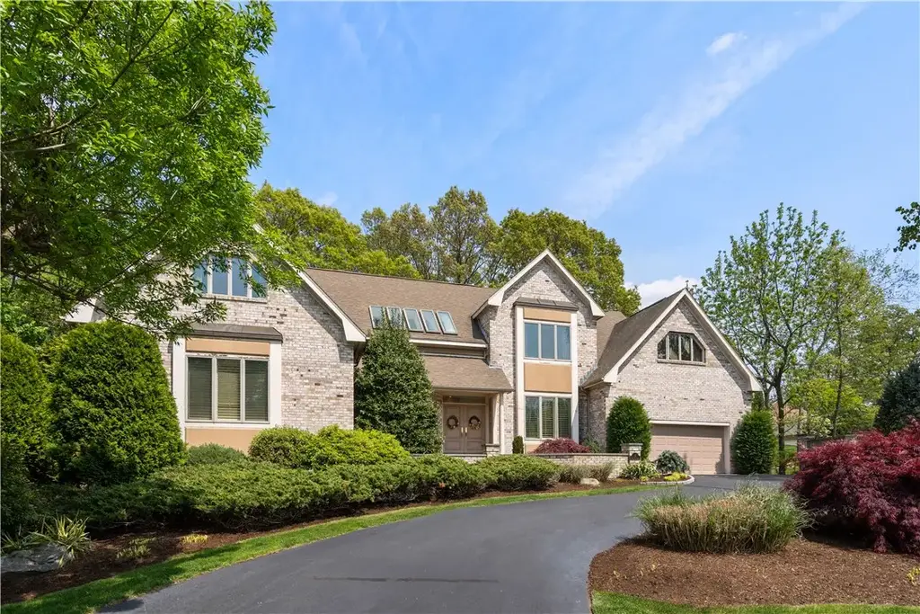 7 Oak Tree Ln, Cranston