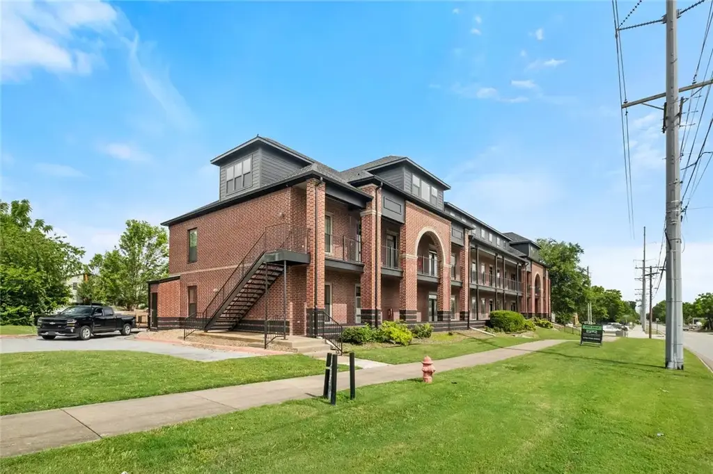 1115 N Leverett Avenue 103, Fayetteville