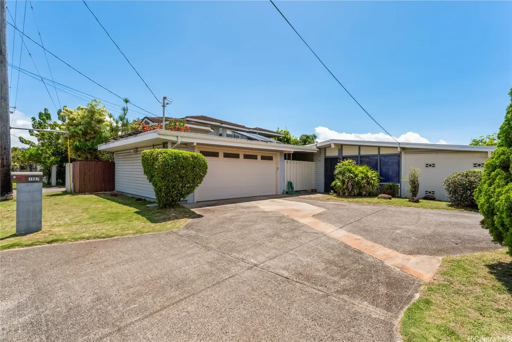 1567 Hoolaulea Street, Pearl City