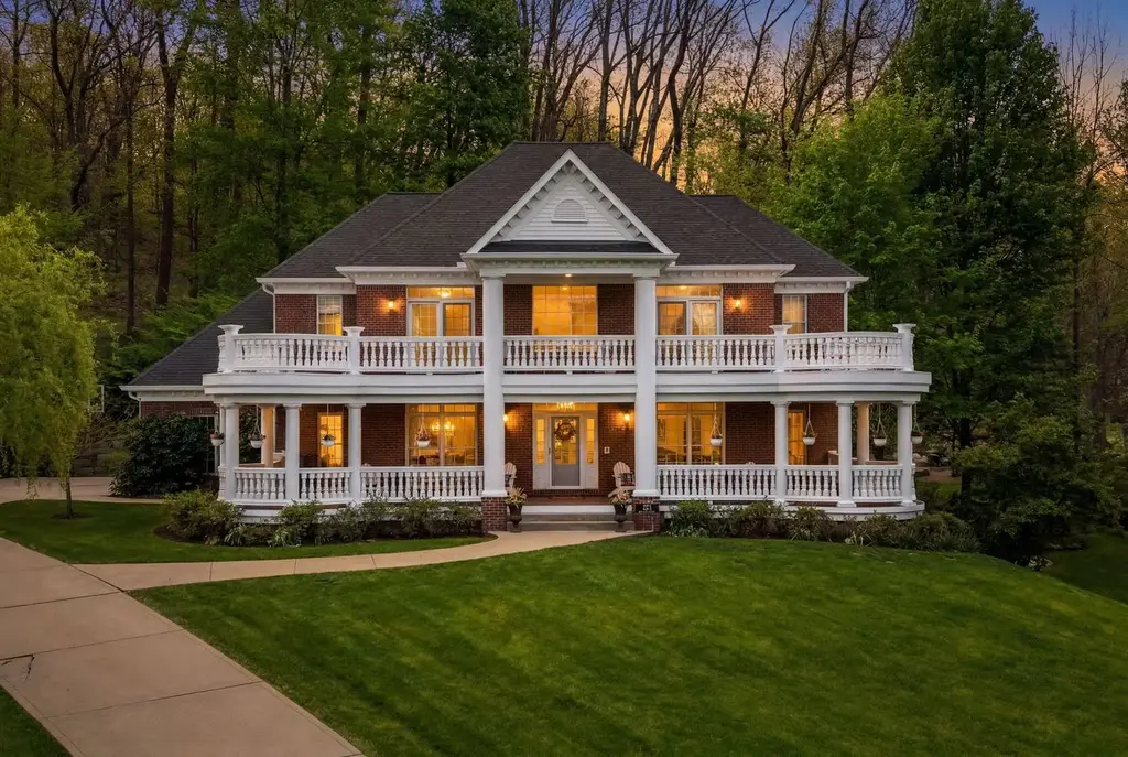 542 Macleod Drive, Pine