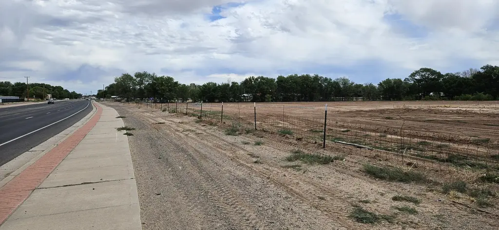 3339 New Mexico 47, Los Lunas