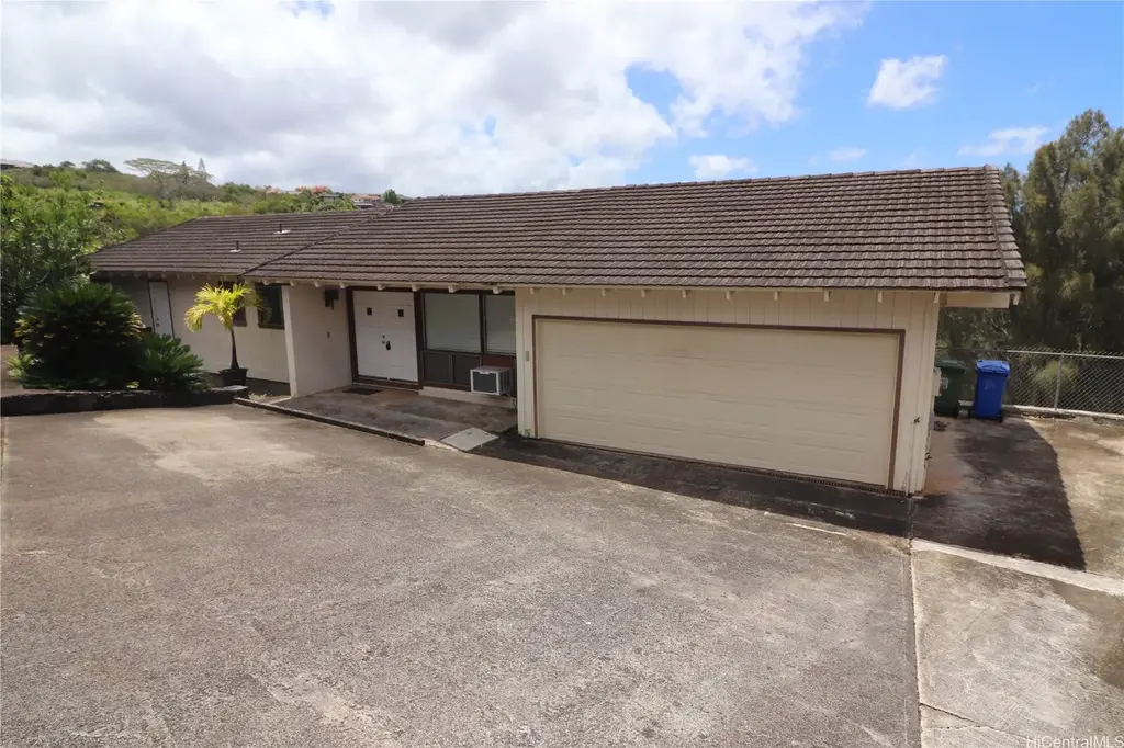 98-1775 Piku Way, Aiea