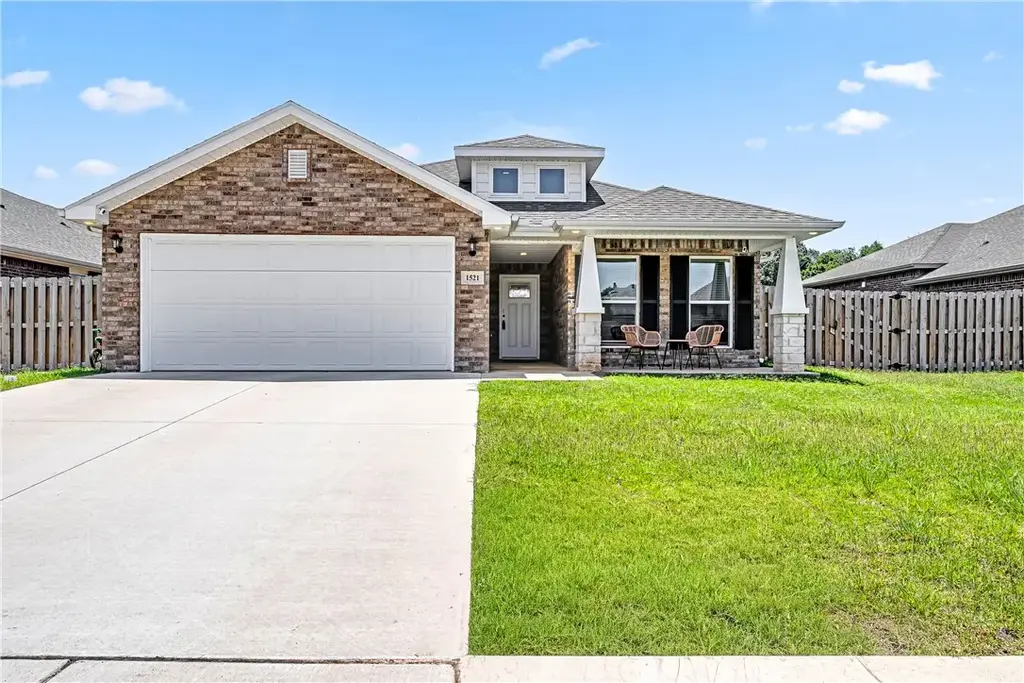 1521 Ari Avenue, Centerton