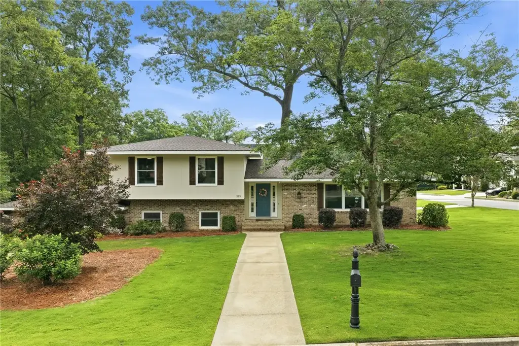 229 Kimberly Dr, Auburn