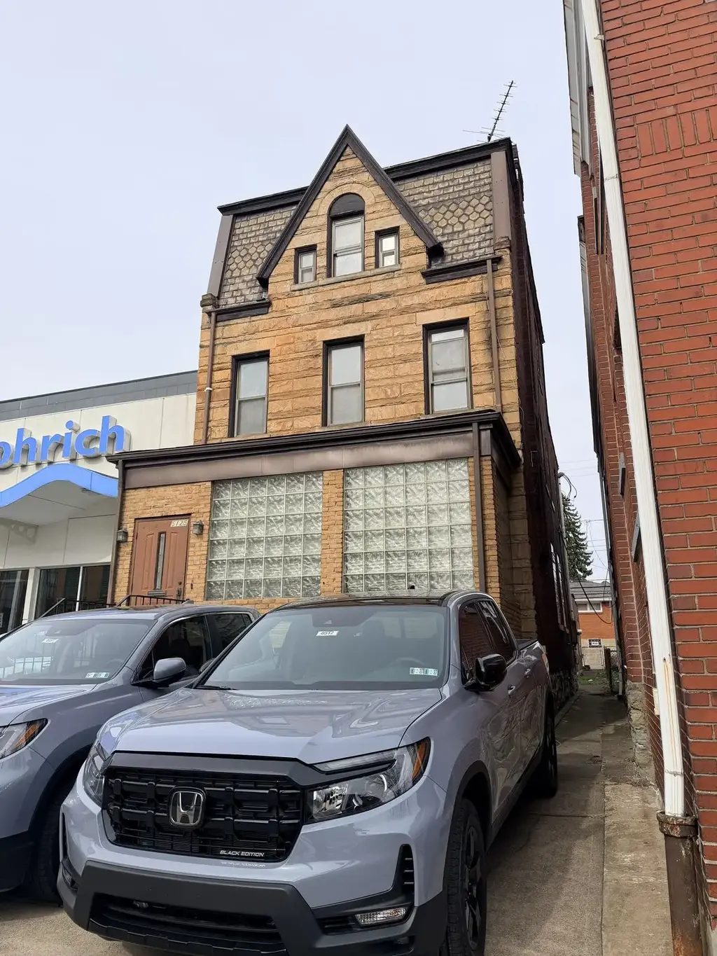 5125 Liberty Avenue, Bloomfield