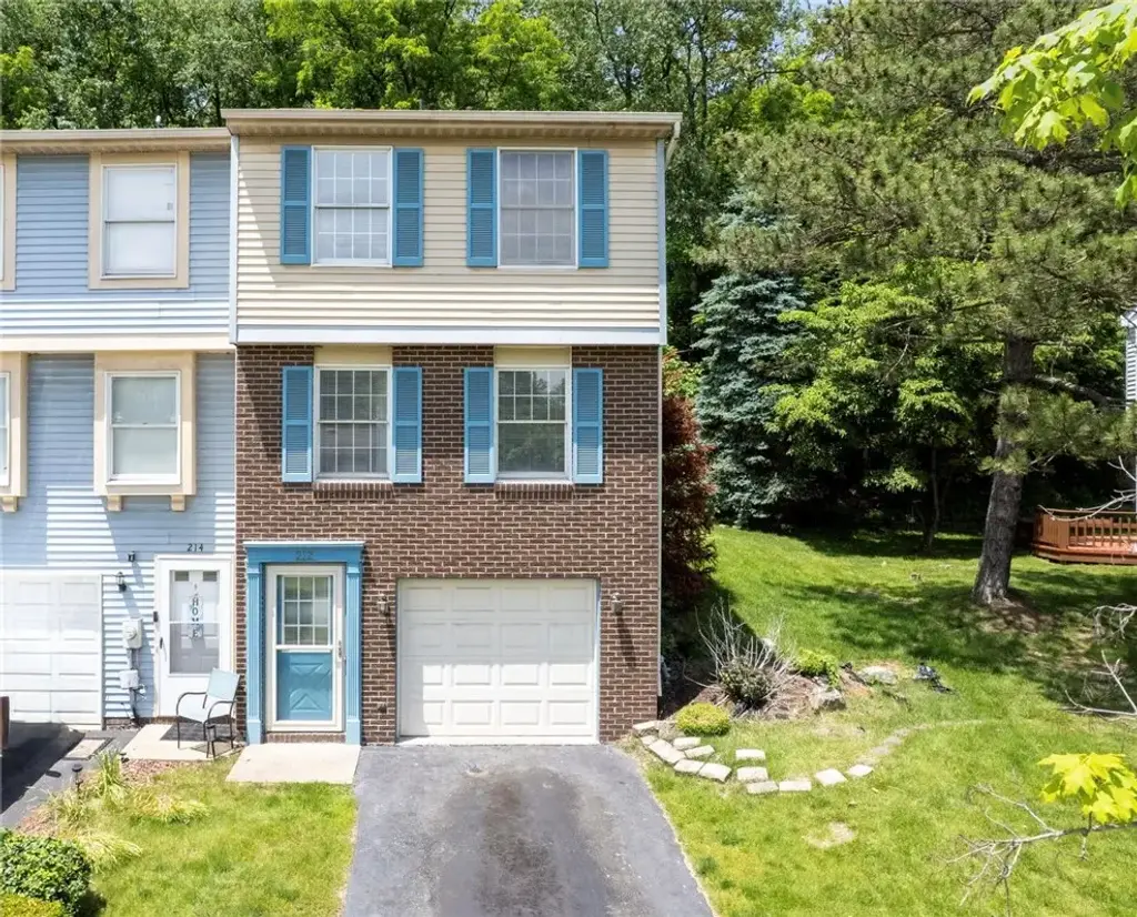 212 Shady Ridge Drive , Monroeville