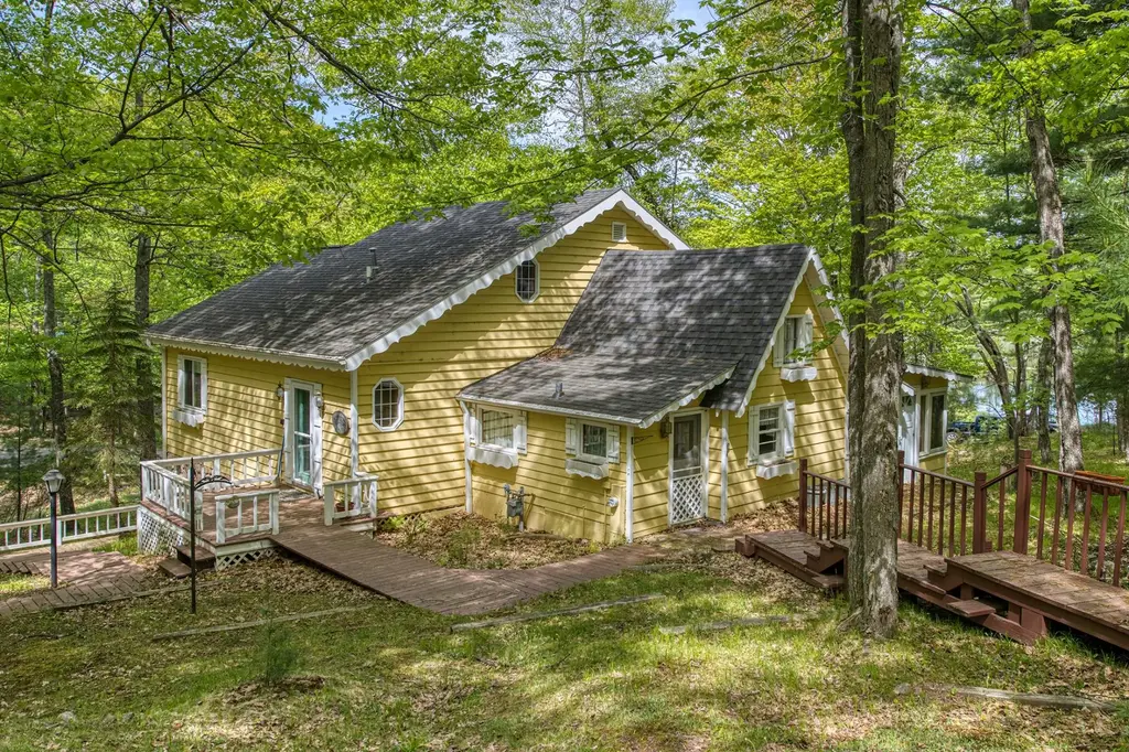 10012 Pine Tree Dr, Minocqua