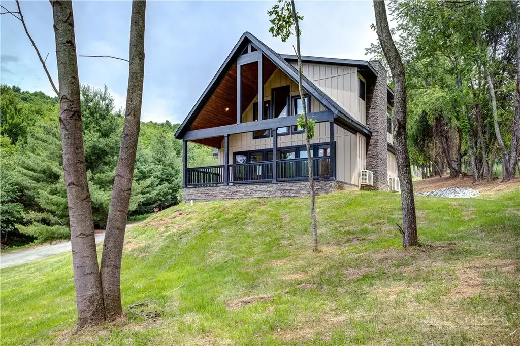 180 Twin Oaks Mountain Boulevard, Sparta