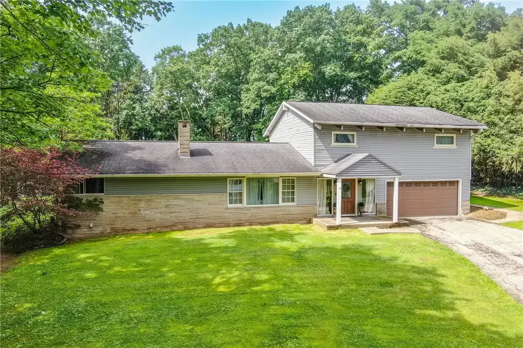 468 Cherokee Drive , Center