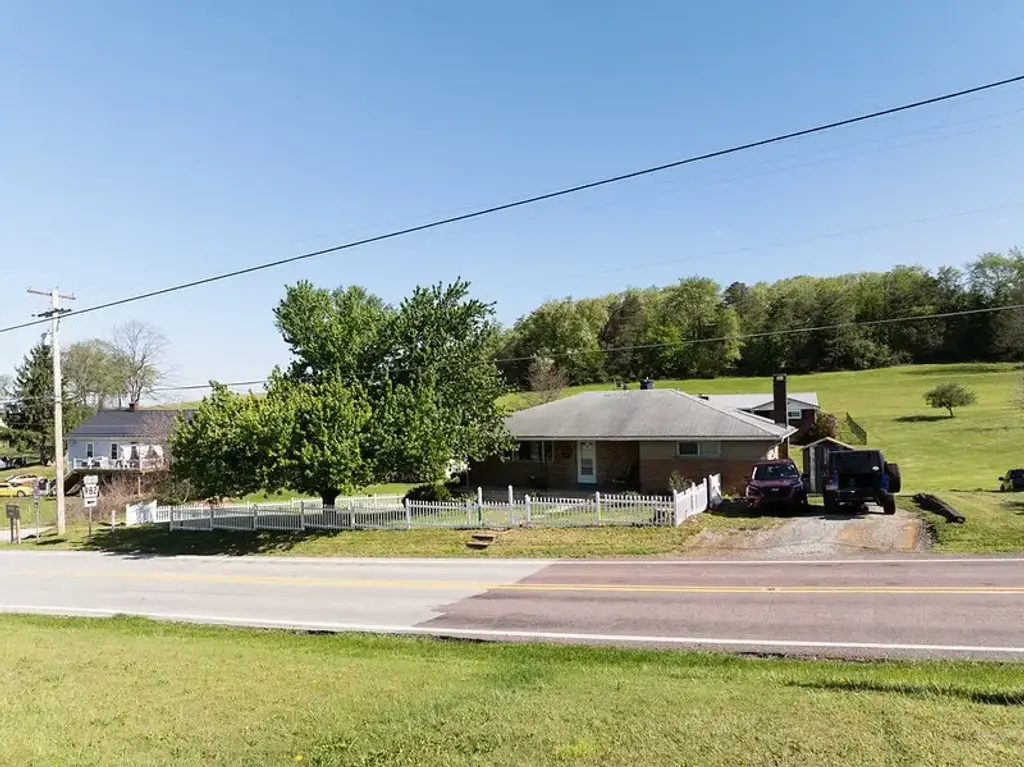 2741 Route 982, Mt Pleasant