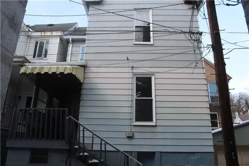 577 Linden Way, Donora