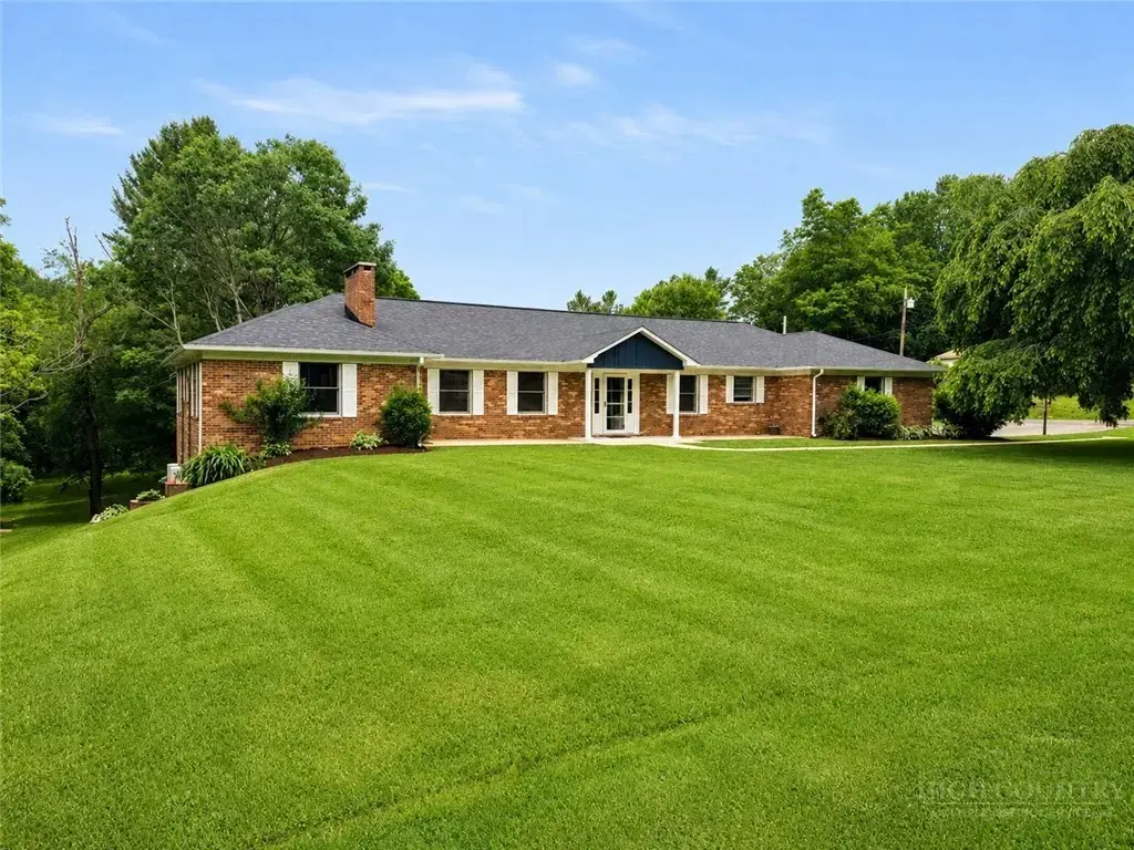 19 Carson Blvd, Sparta