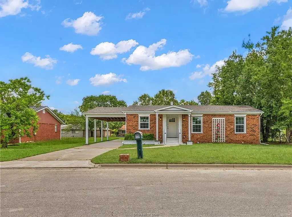 2105 Cabot Circle, Bryan