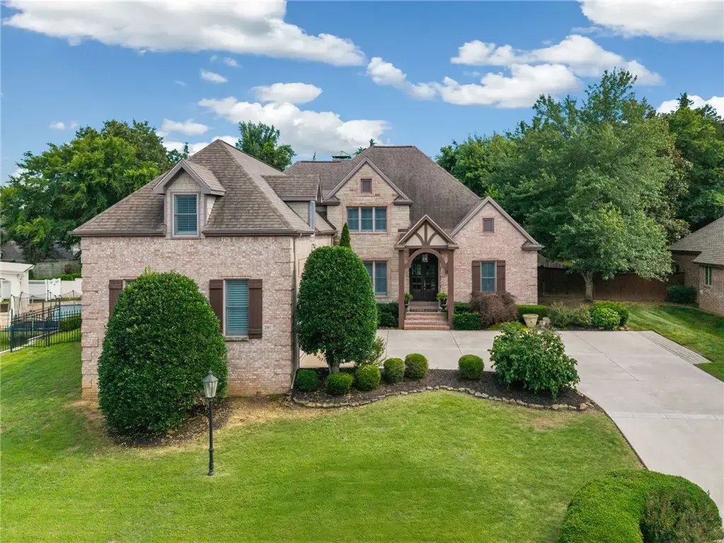 2567 N Firewood Drive, Fayetteville