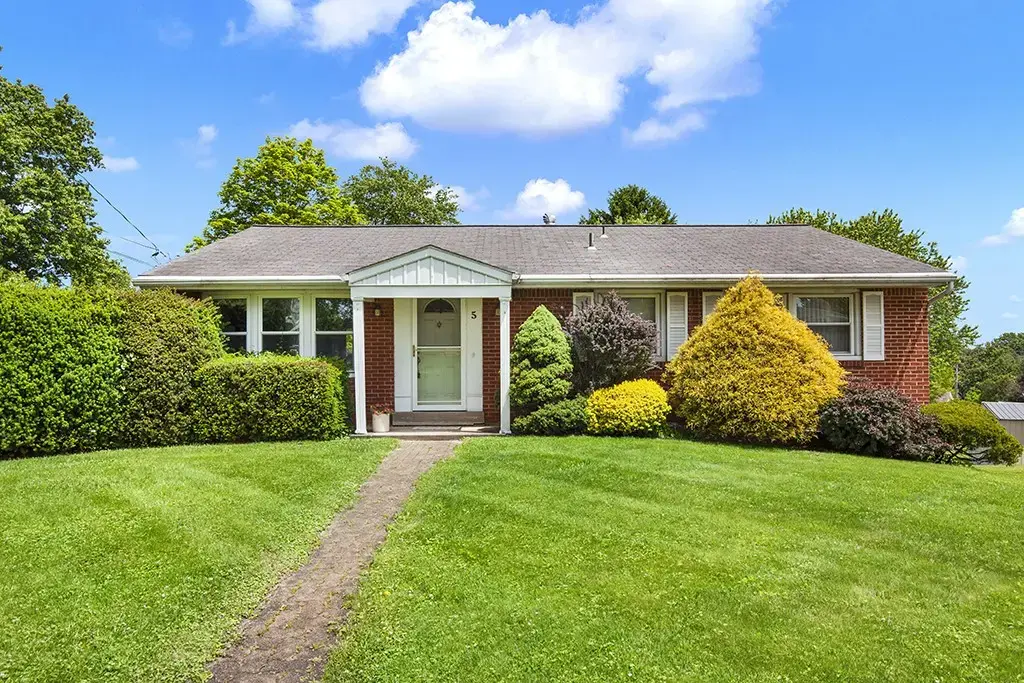 5 Shawnee Drive , Hempfield