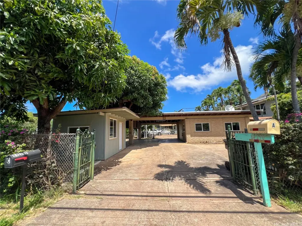84-290 Makaha Valley Road, Waianae