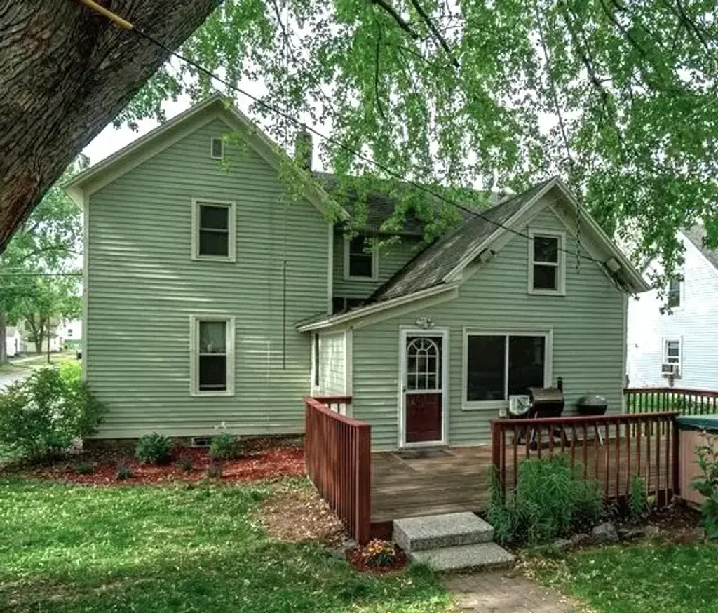 1102 14th Avenue E, Menomonie