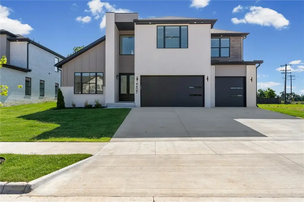 4427 S 88th Street, Bentonville