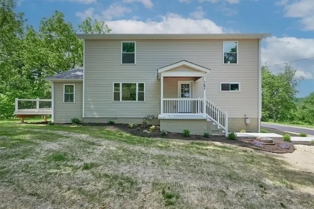 162 Foxwood Road , Moon/Crescent