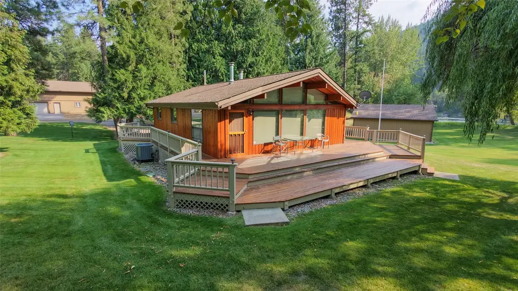 5671 Kootenai River Road, Libby