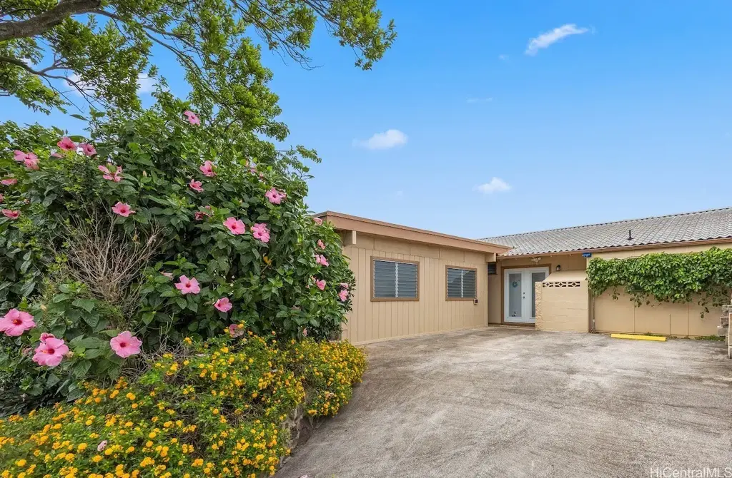 98-1108 Komo Mai Drive, Pearl City