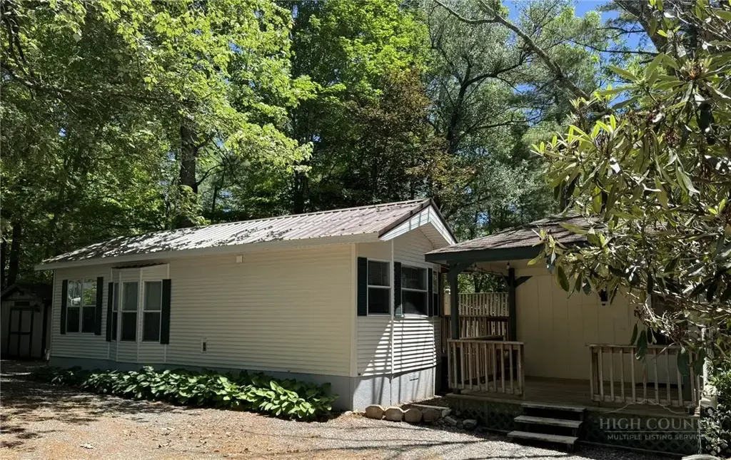 397 Elderberry Loop, Newland
