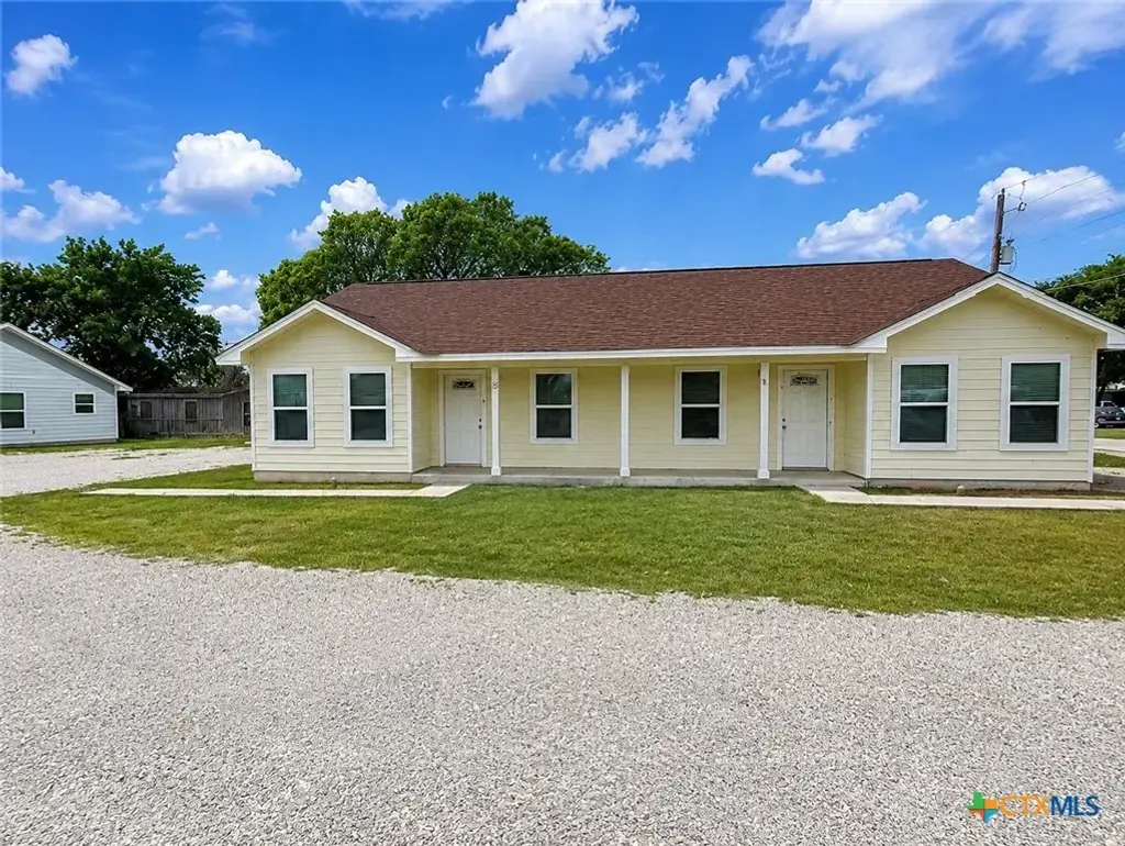 661 W Austin Street Q, Luling