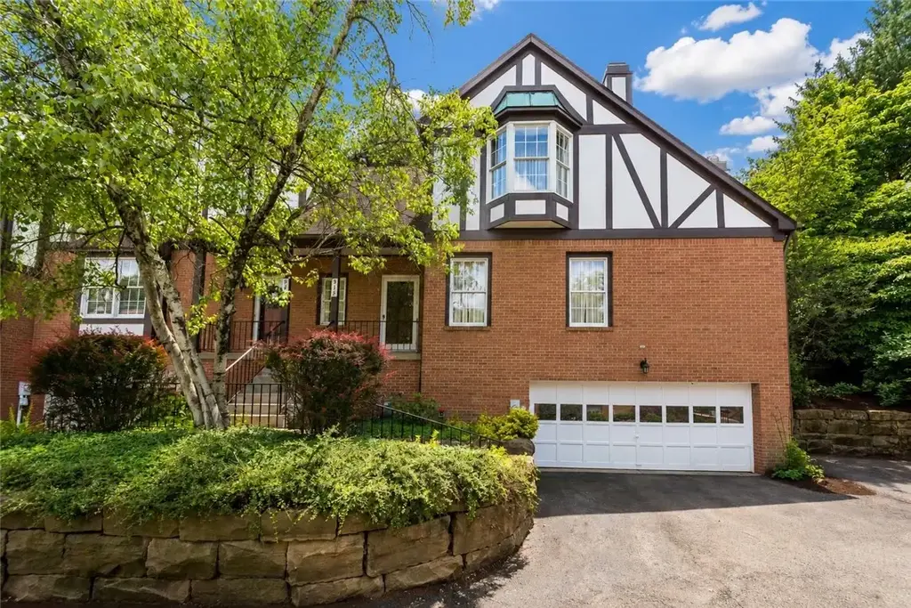 315 Kingsberry Circle , Mt Lebanon