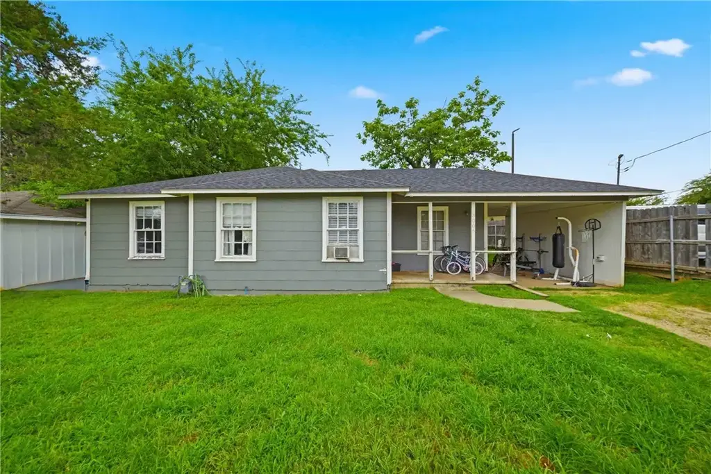 3006 First St, Bryan