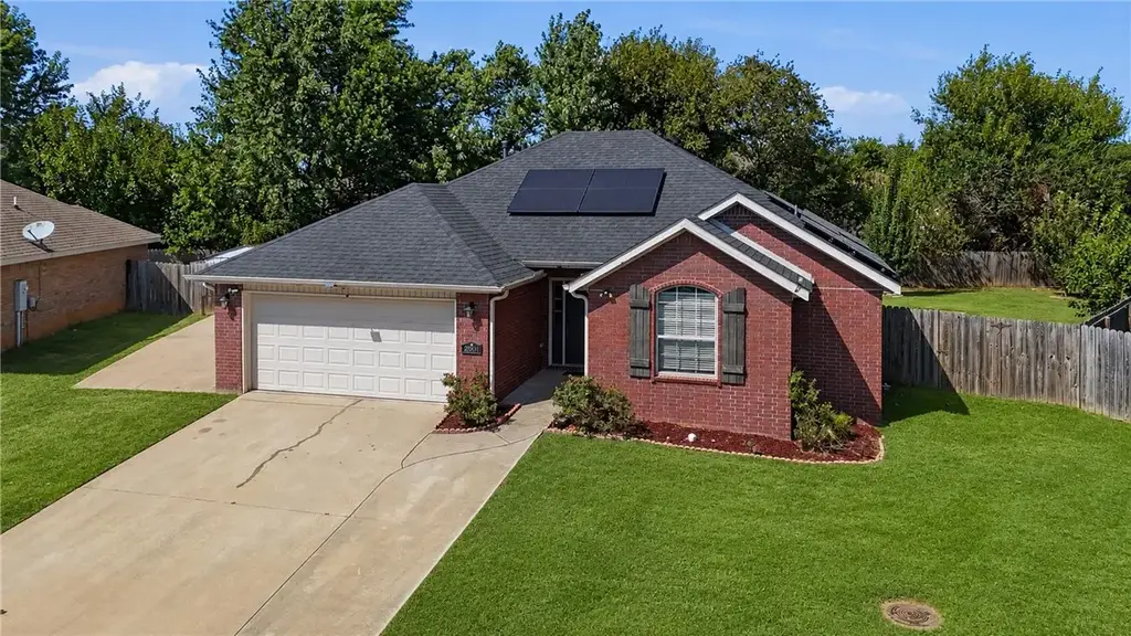 2901 S E Street, Rogers