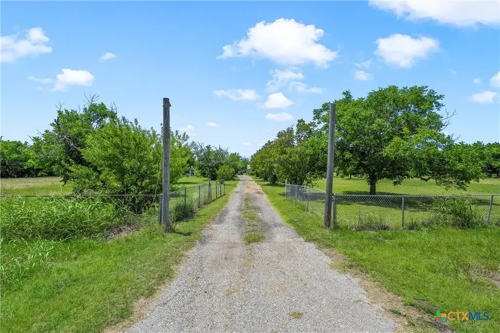 17590 State Highway 317, Moody