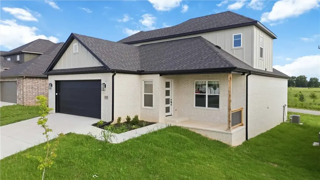 930 Trestle Lane, Centerton