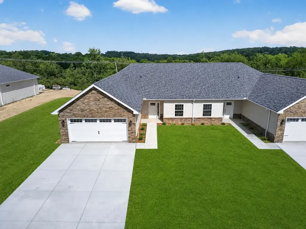 344 Cherokee Drive, Chippewa