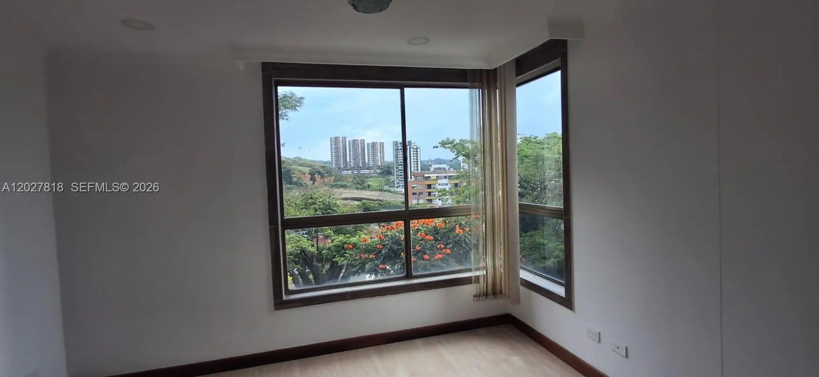 5 of 27 - Cra 15 Cra 15 4 28 #401, , 