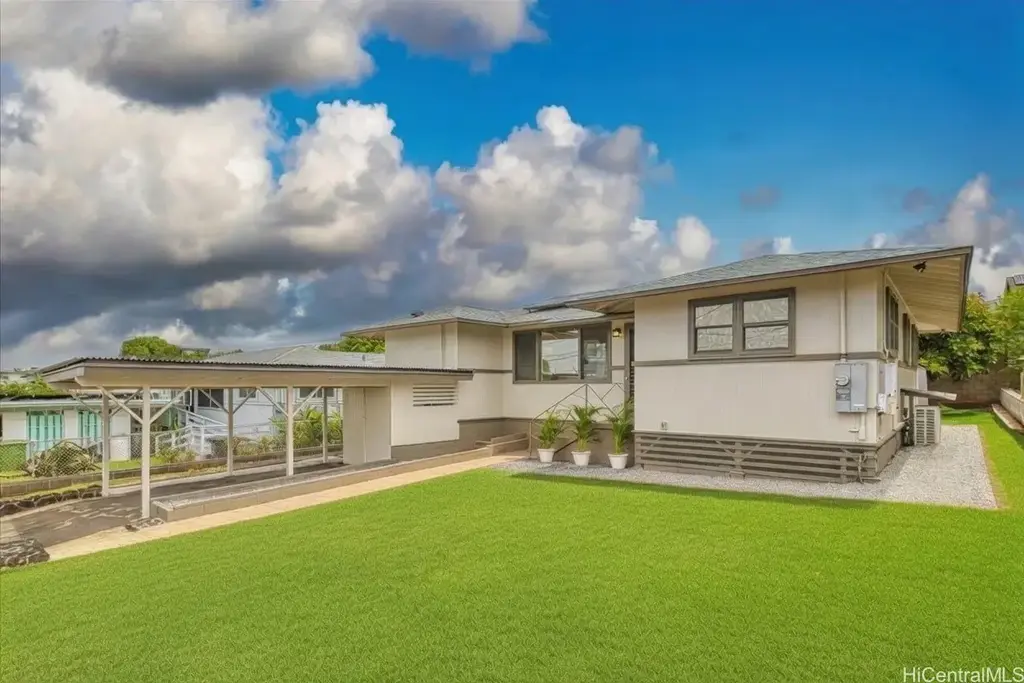 928 Makamua Place, Pearl City