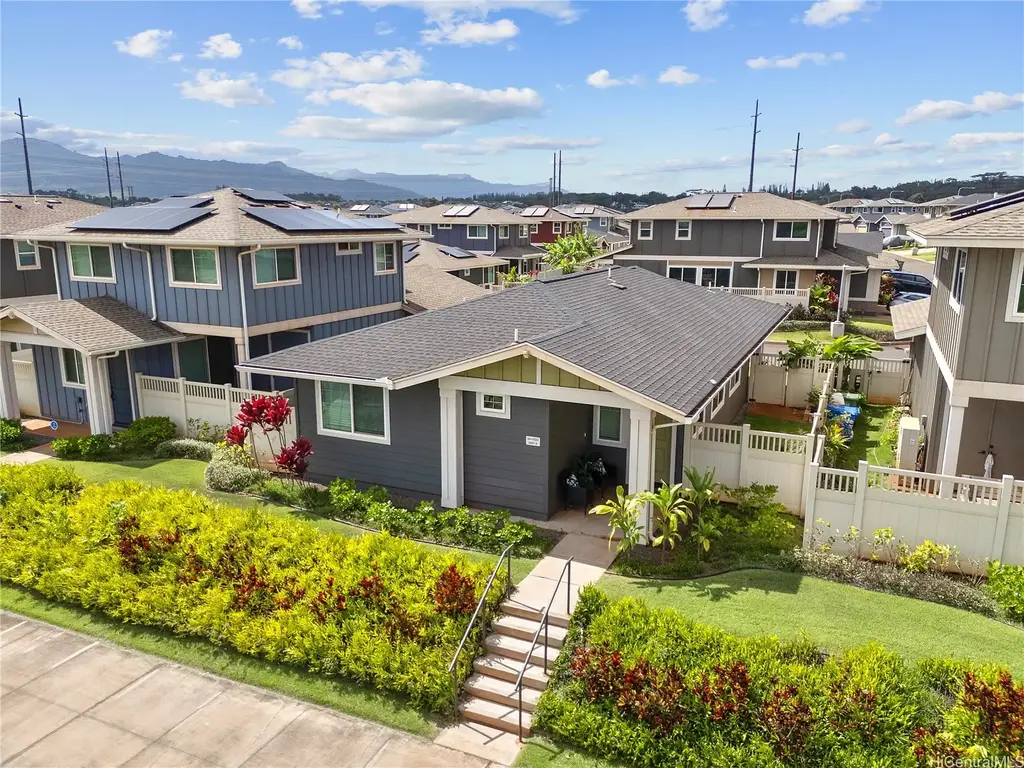 94-1133 Halekukui Street # 8, Waipahu