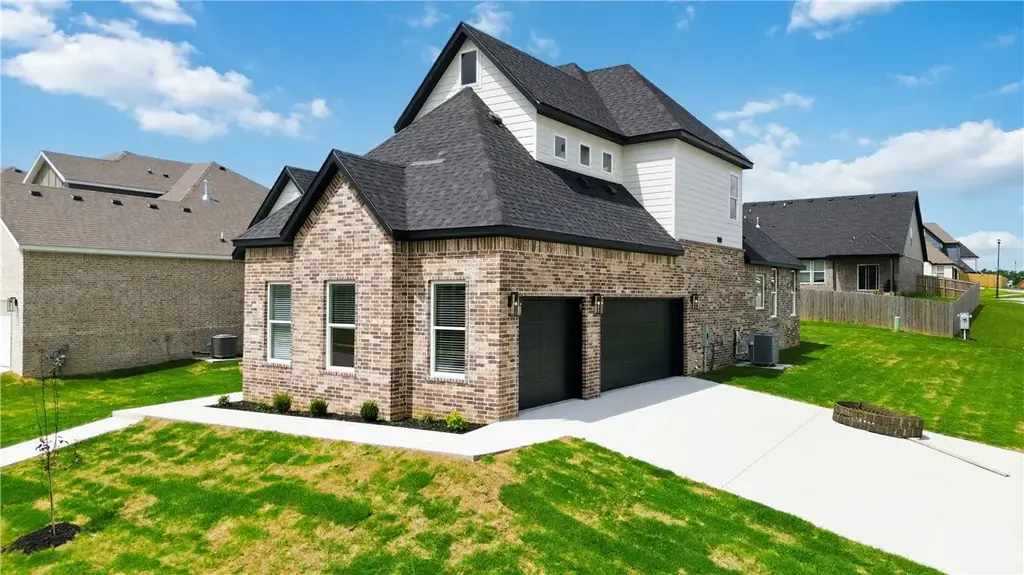 1031 Whistler Street, Centerton