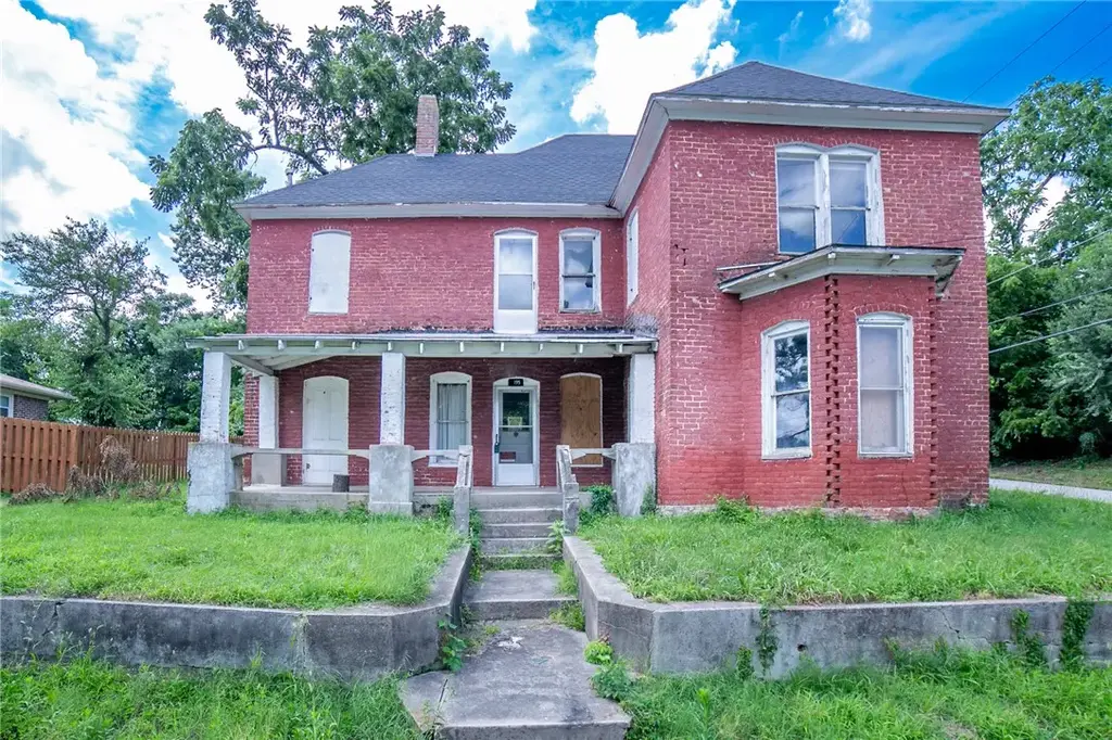 195 N A Street, Centerton