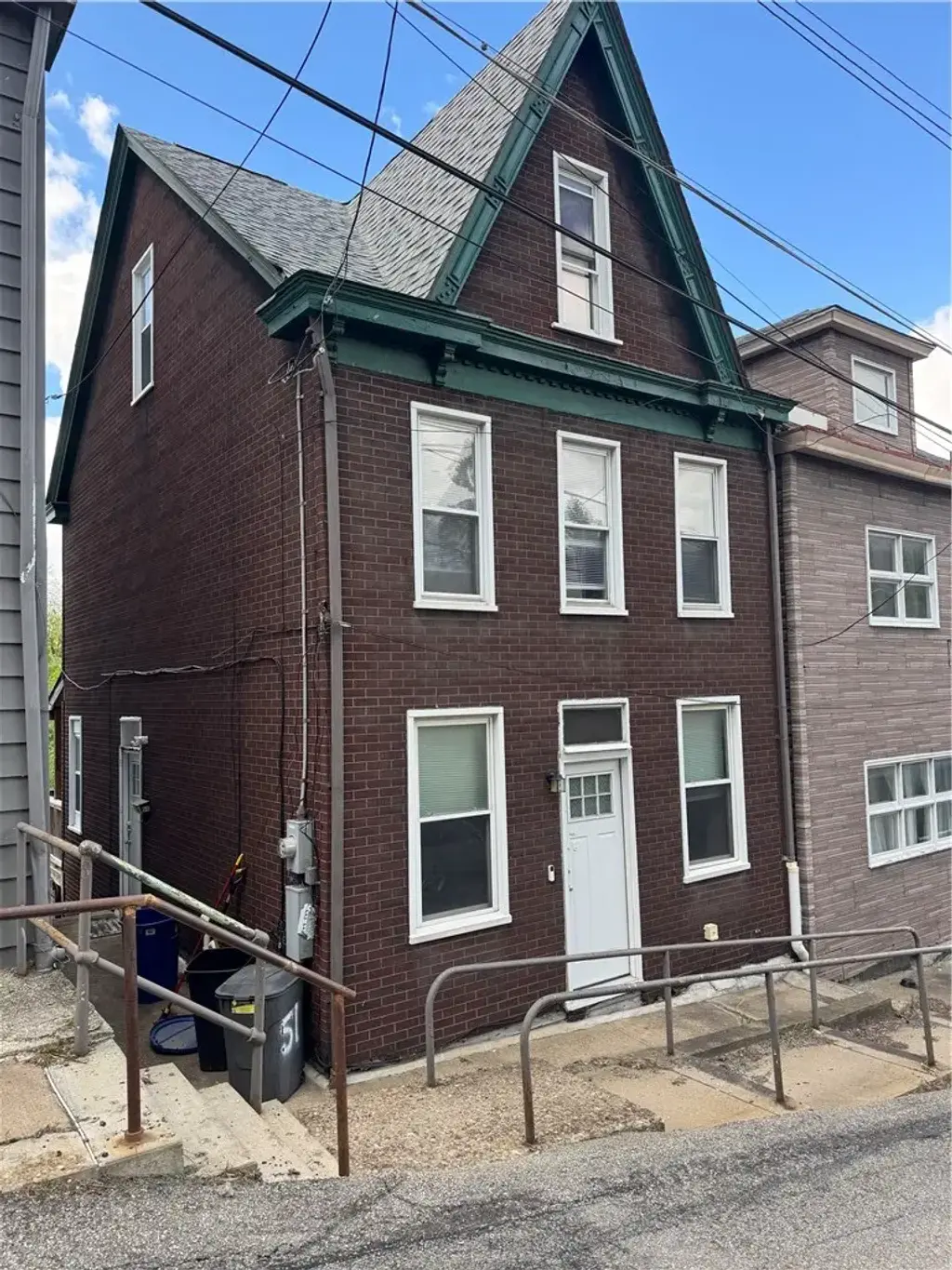 51 Sterling Street , South Side